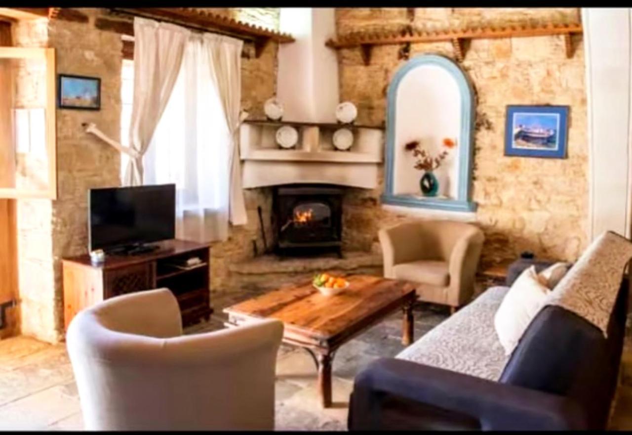 Hotel Agrovino Lofou Esterno foto
