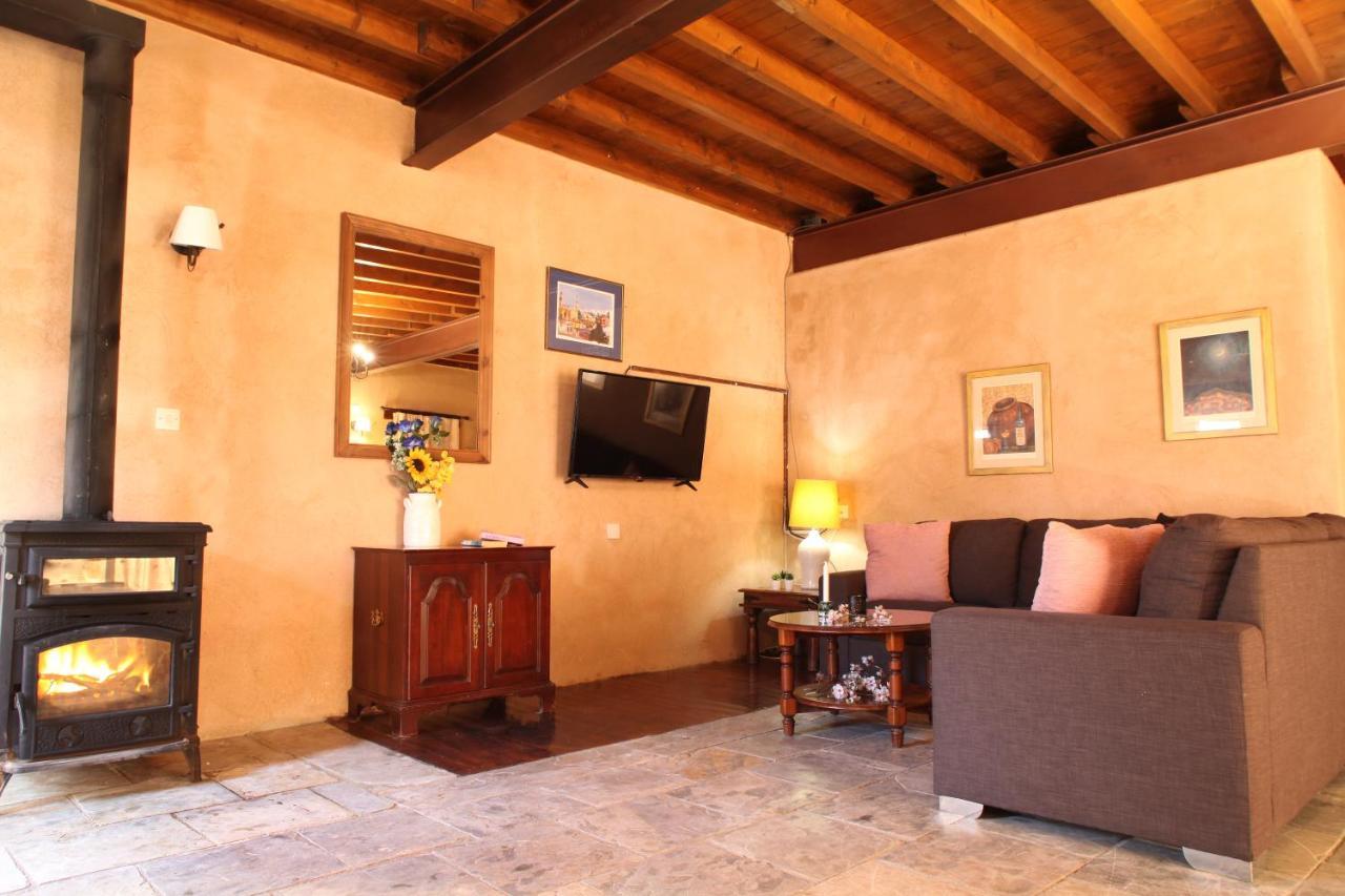 Hotel Agrovino Lofou Esterno foto