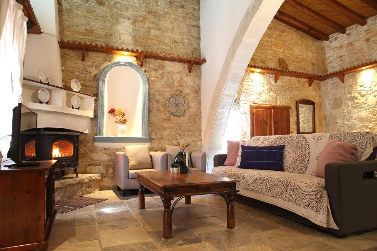 Hotel Agrovino Lofou Esterno foto