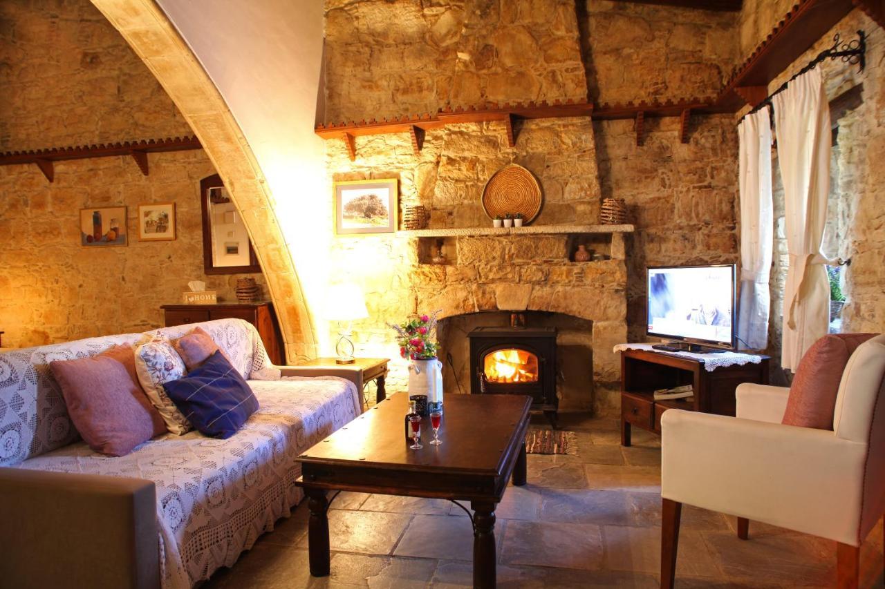 Hotel Agrovino Lofou Esterno foto